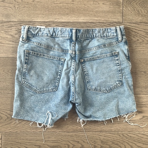 H&M slim denim cut off denim shorts - Picture 2 of 2